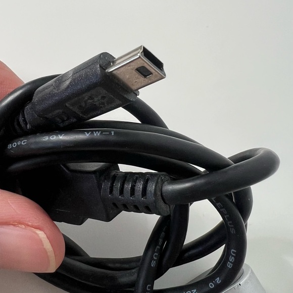 Dynex 6-in-1 Memory Card Reader / Writer w/ USB Cable Model: DX-CR6N1 - Silver - Picture 5 of 5